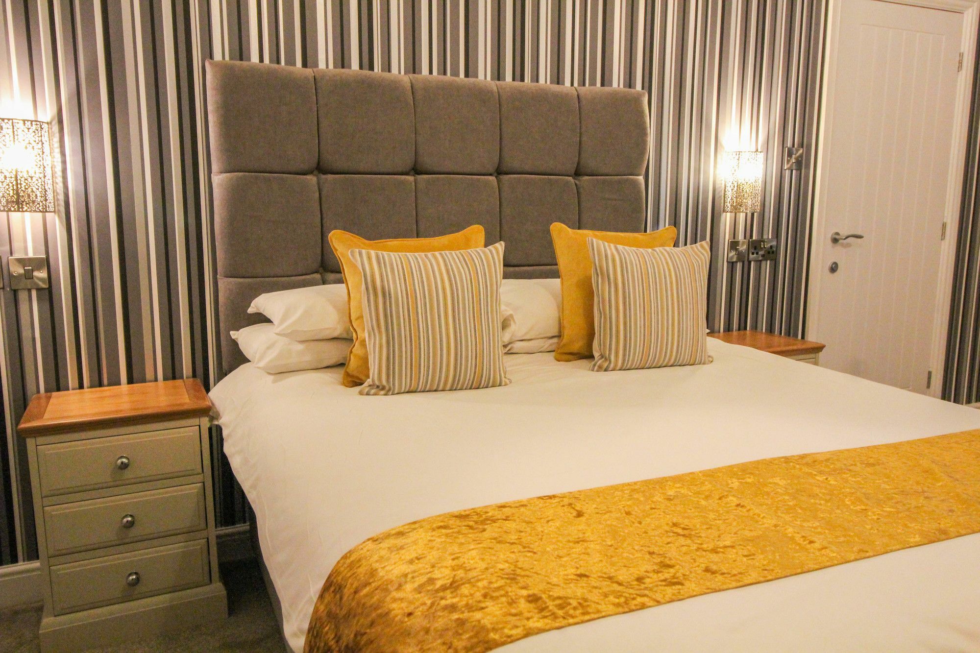 The Scarborough Travel And Holiday Lodge Экстерьер фото